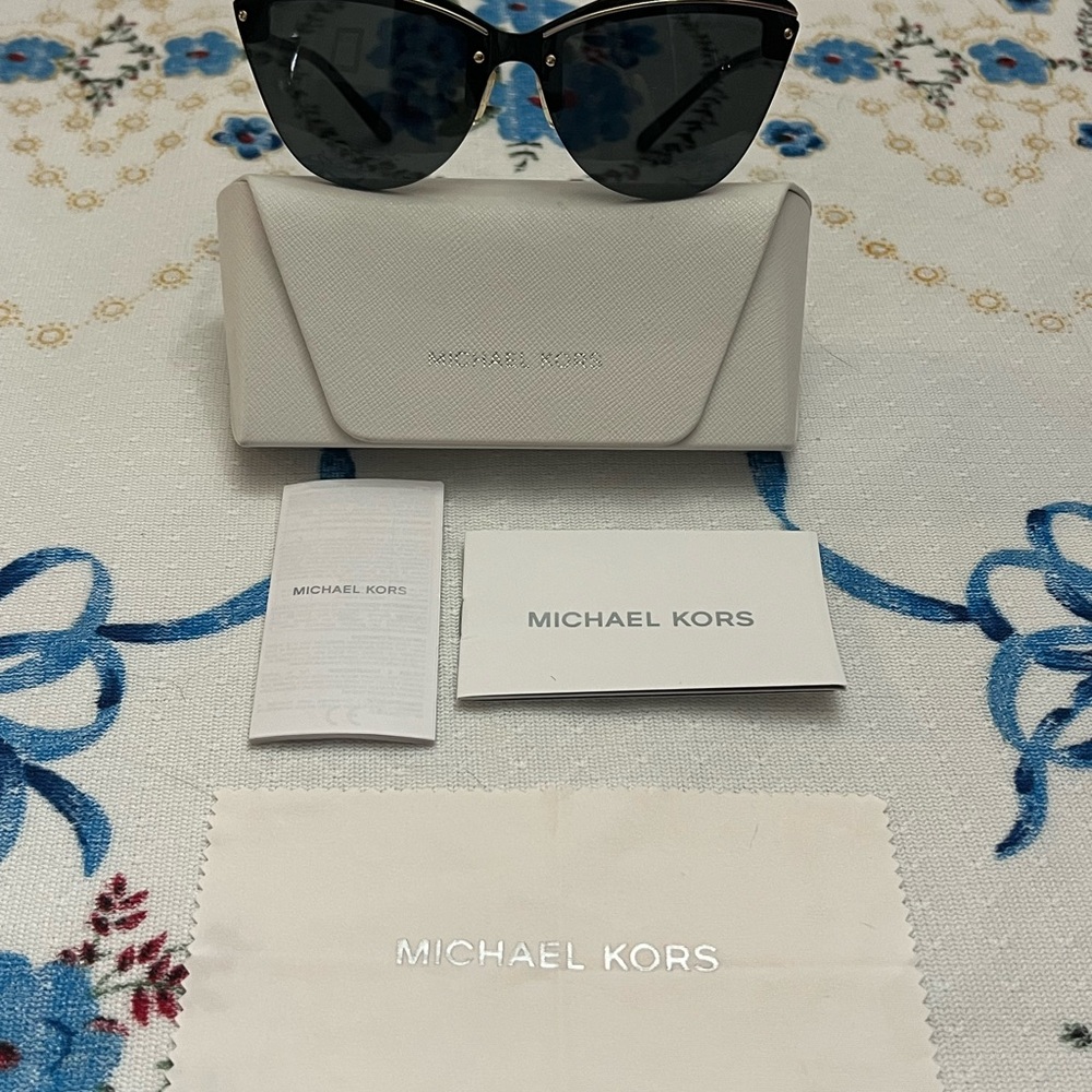 Michael Kors Condado MK2113 Cat eye sunglasses